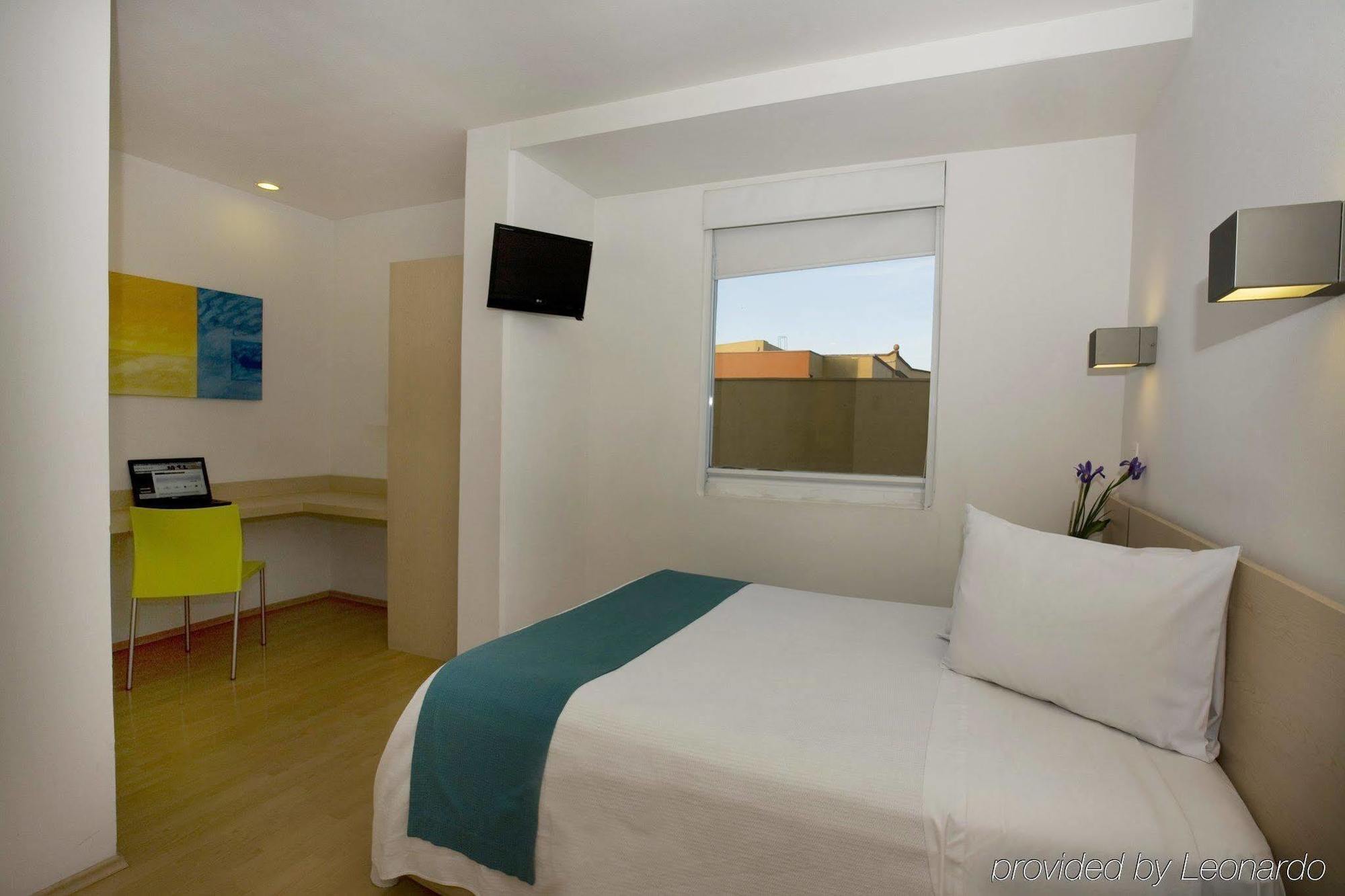 One Queretaro Plaza Galerias Hotel Exterior photo