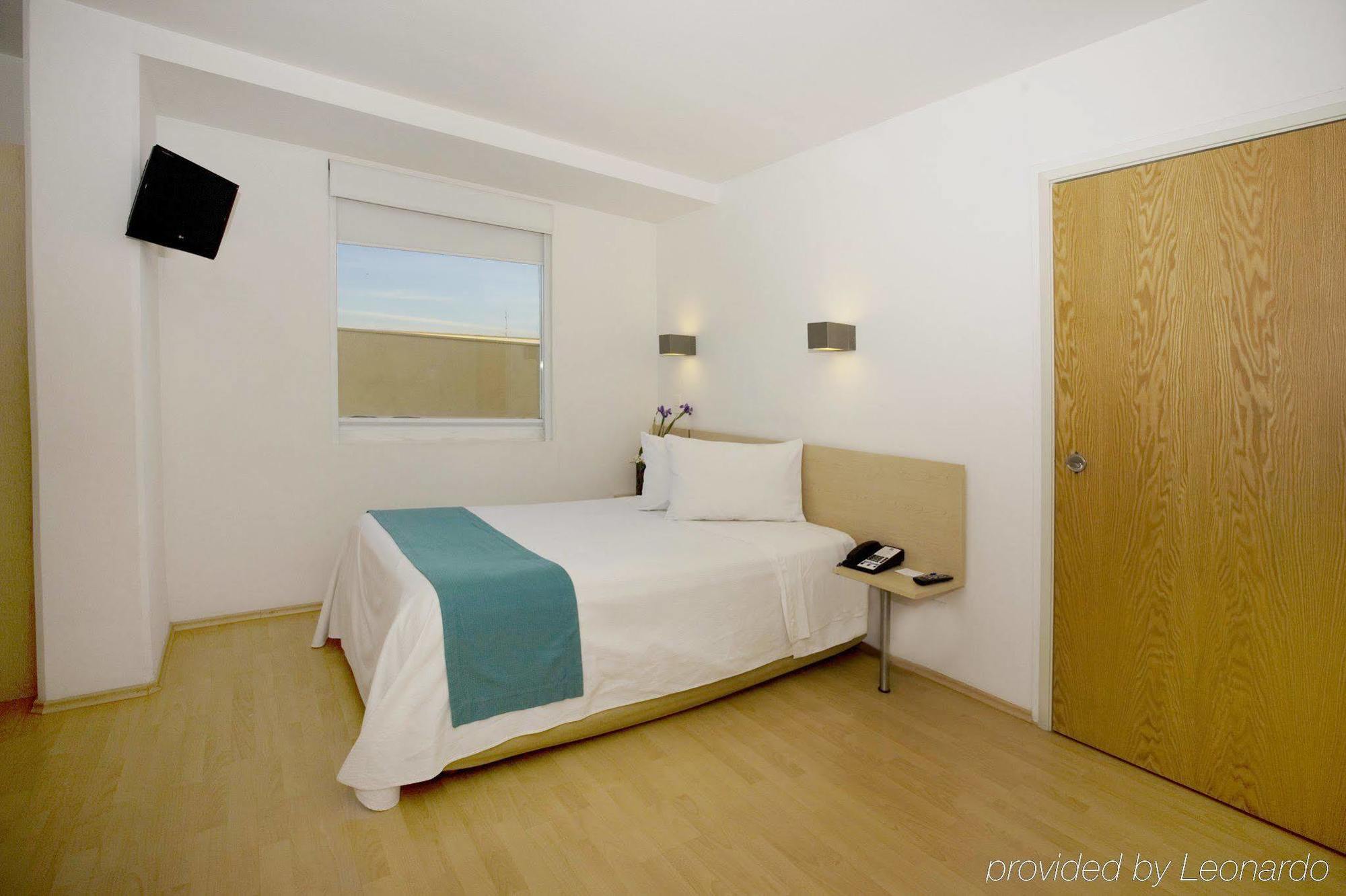 One Queretaro Plaza Galerias Hotel Room photo