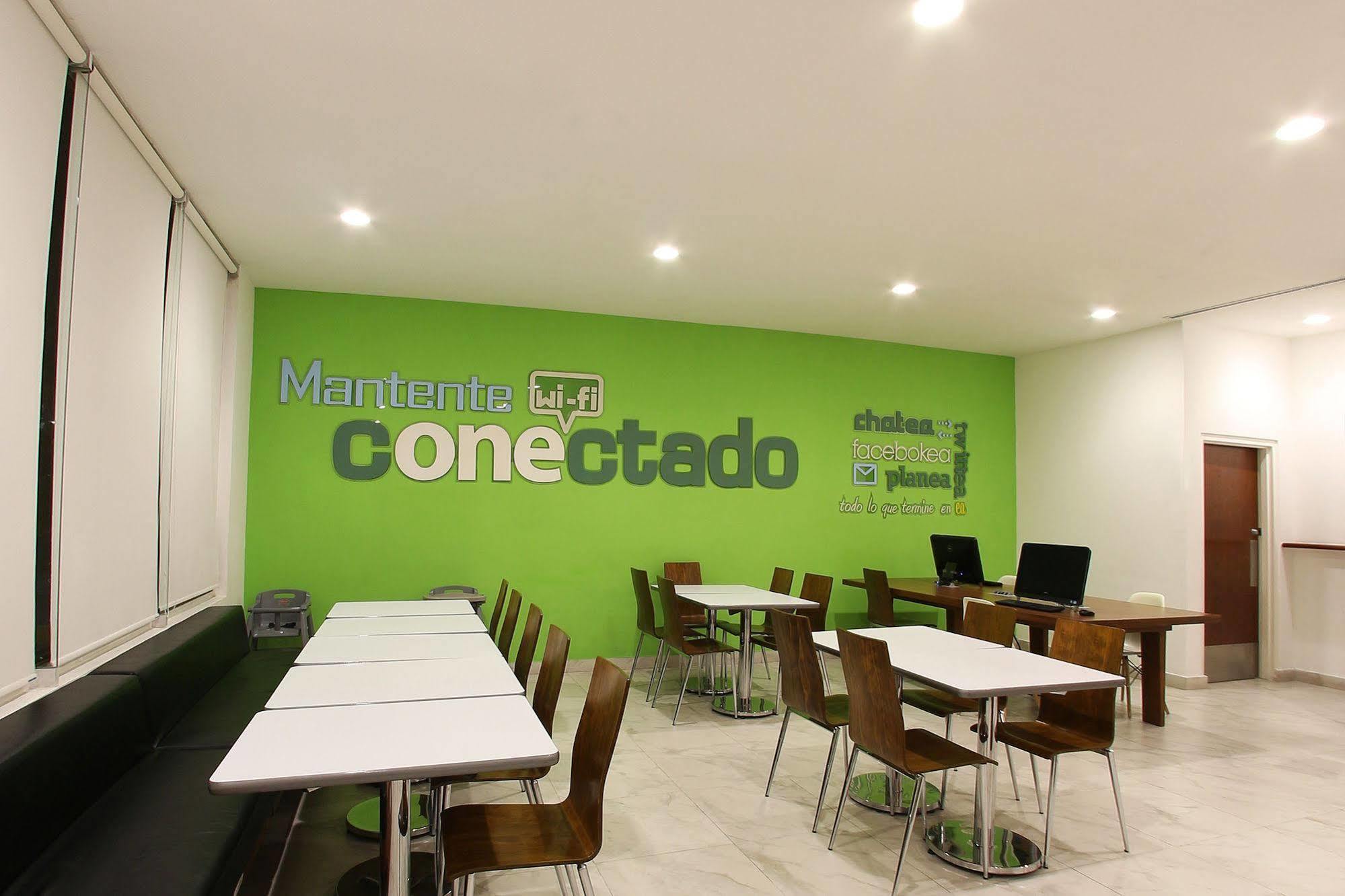 One Queretaro Plaza Galerias Hotel Exterior photo