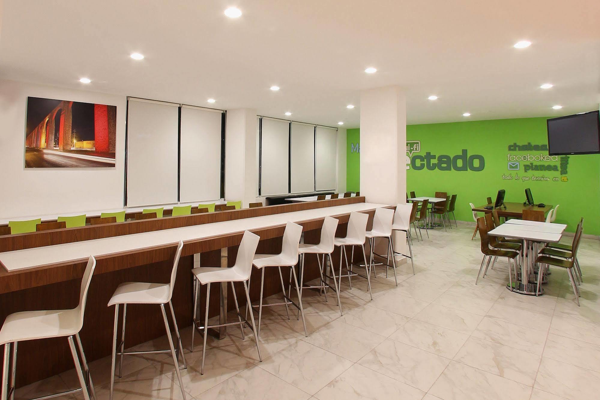 One Queretaro Plaza Galerias Hotel Exterior photo