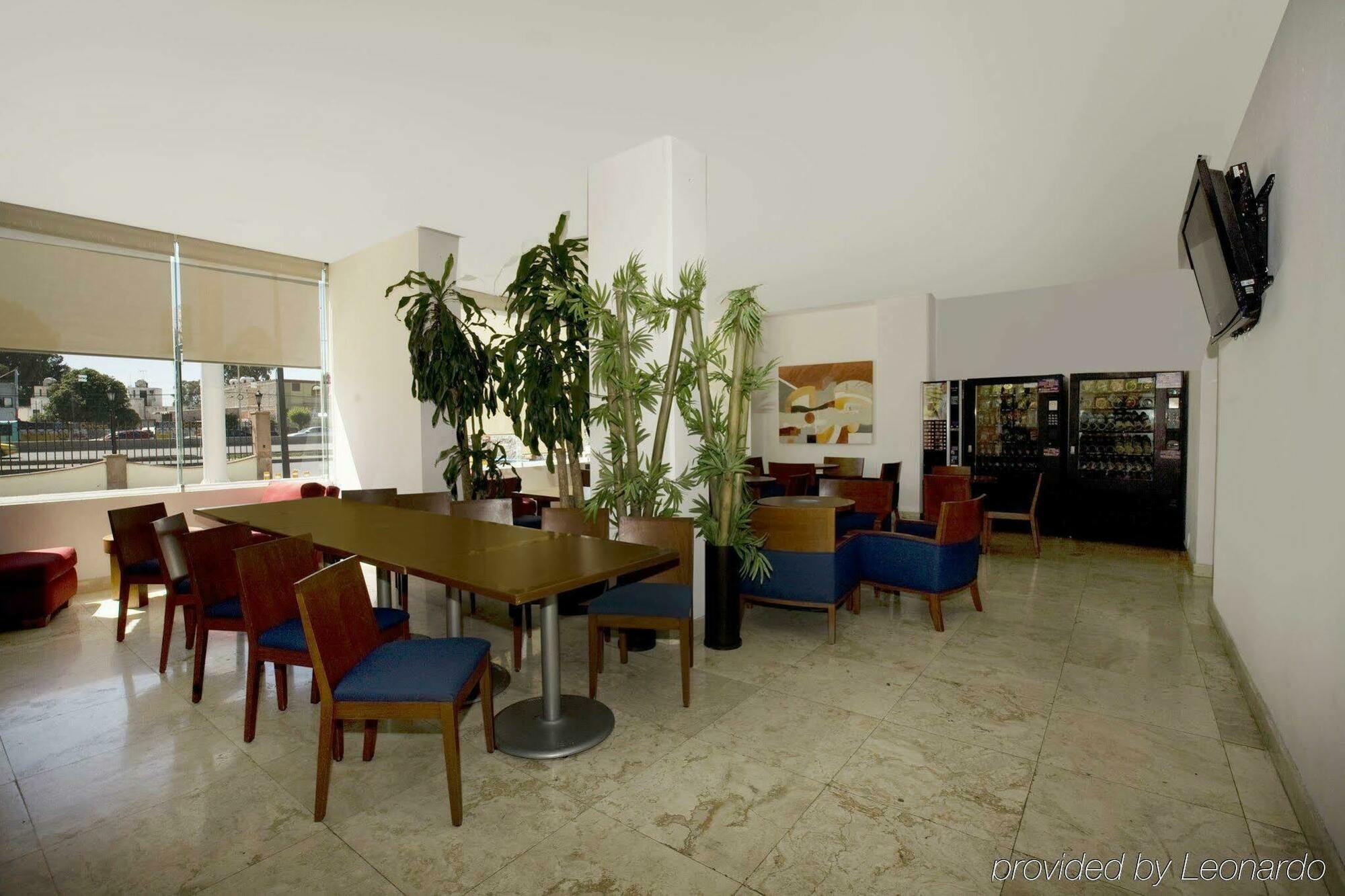 One Queretaro Plaza Galerias Hotel Restaurant photo